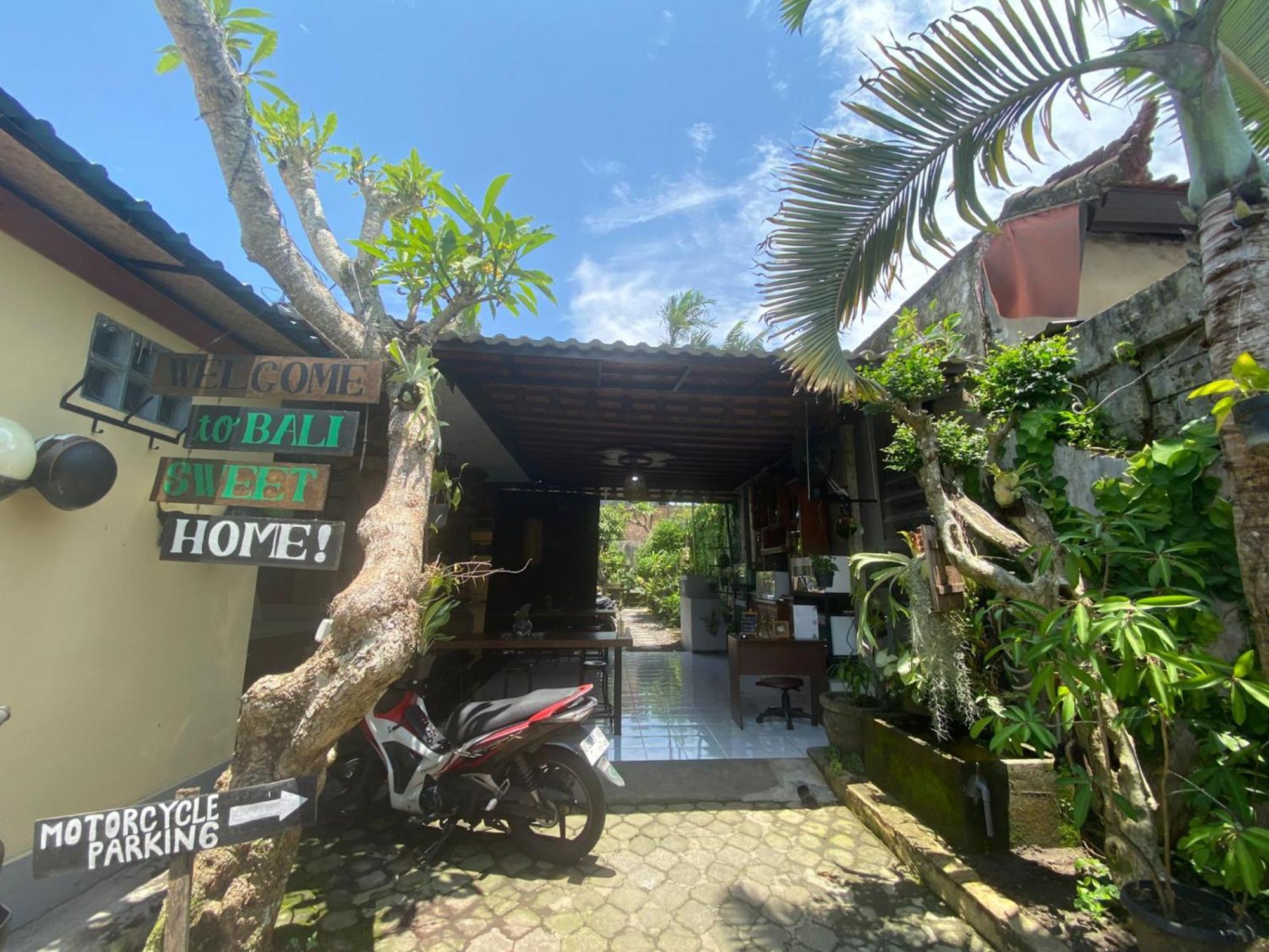 Coliving Bali Sweet Home Kost Lengkap Di Tabanan Kota Exterior photo